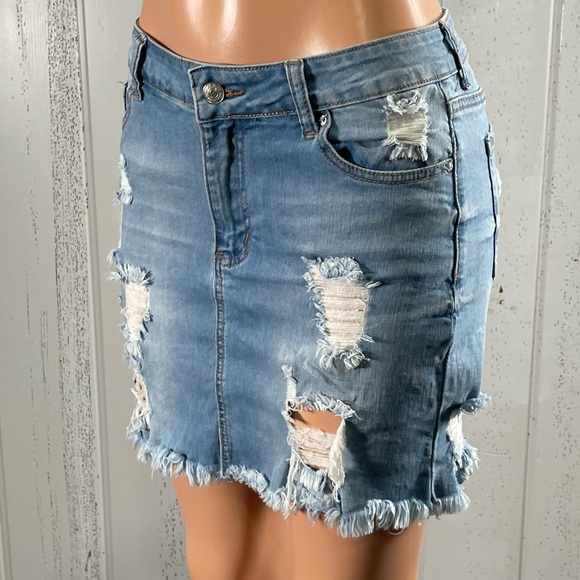 * Forever 21 Women's  Distressed Ripped Denim Mini Skirt Sz 30 - Picture 13 of 17